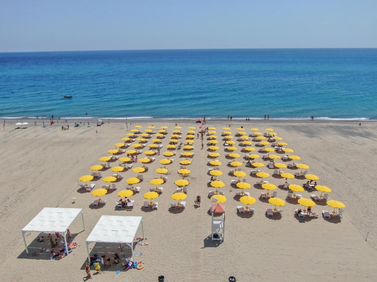 Bluriva Hotel Cirò Marina Eksteriør billede